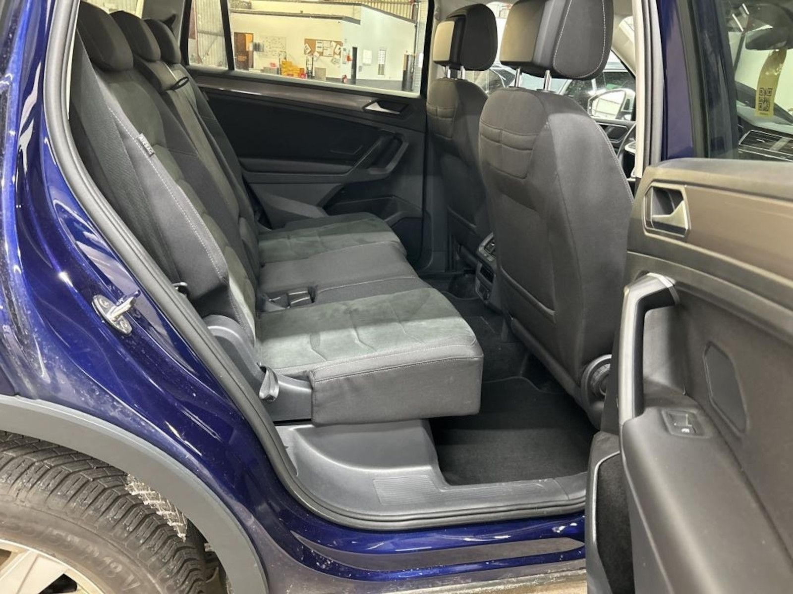 Fahrzeugabbildung Volkswagen Tiguan Allspace 2,0TDI 4M 7-Sitzer*Navi*AHK*LED