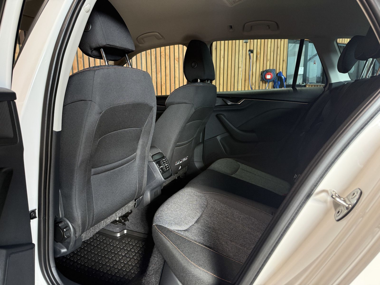 Fahrzeugabbildung SKODA Kamiq Clever TSI *Navi*Kam*LED*ACC*Virtual*App*