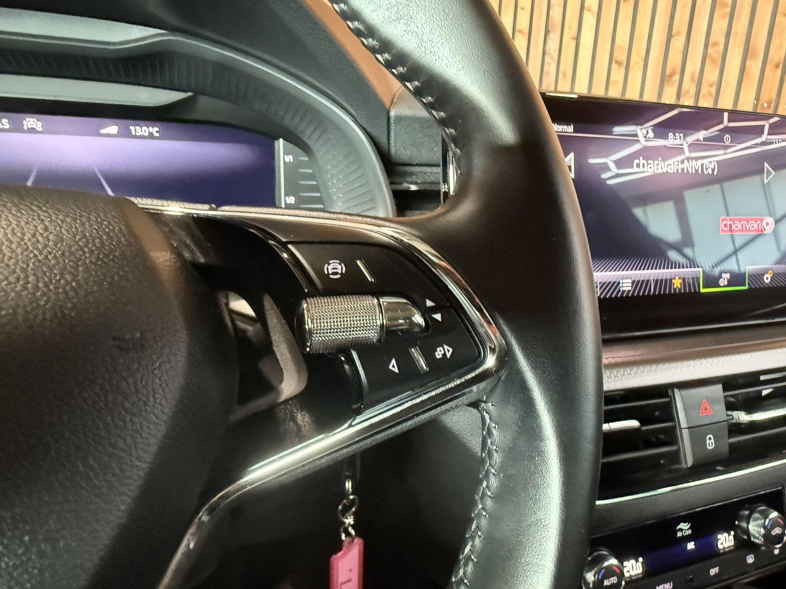 Fahrzeugabbildung SKODA Kamiq Clever TSI *Navi*Kam*LED*ACC*Virtual*App*