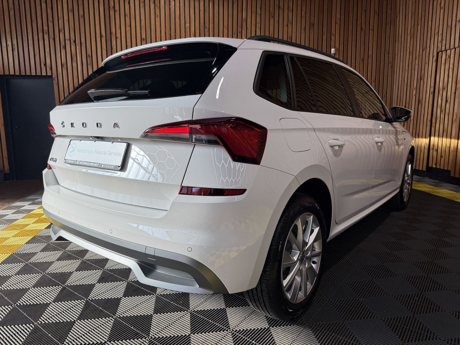 Fahrzeugabbildung SKODA Kamiq Clever TSI *Navi*Kam*LED*ACC*Virtual*App*