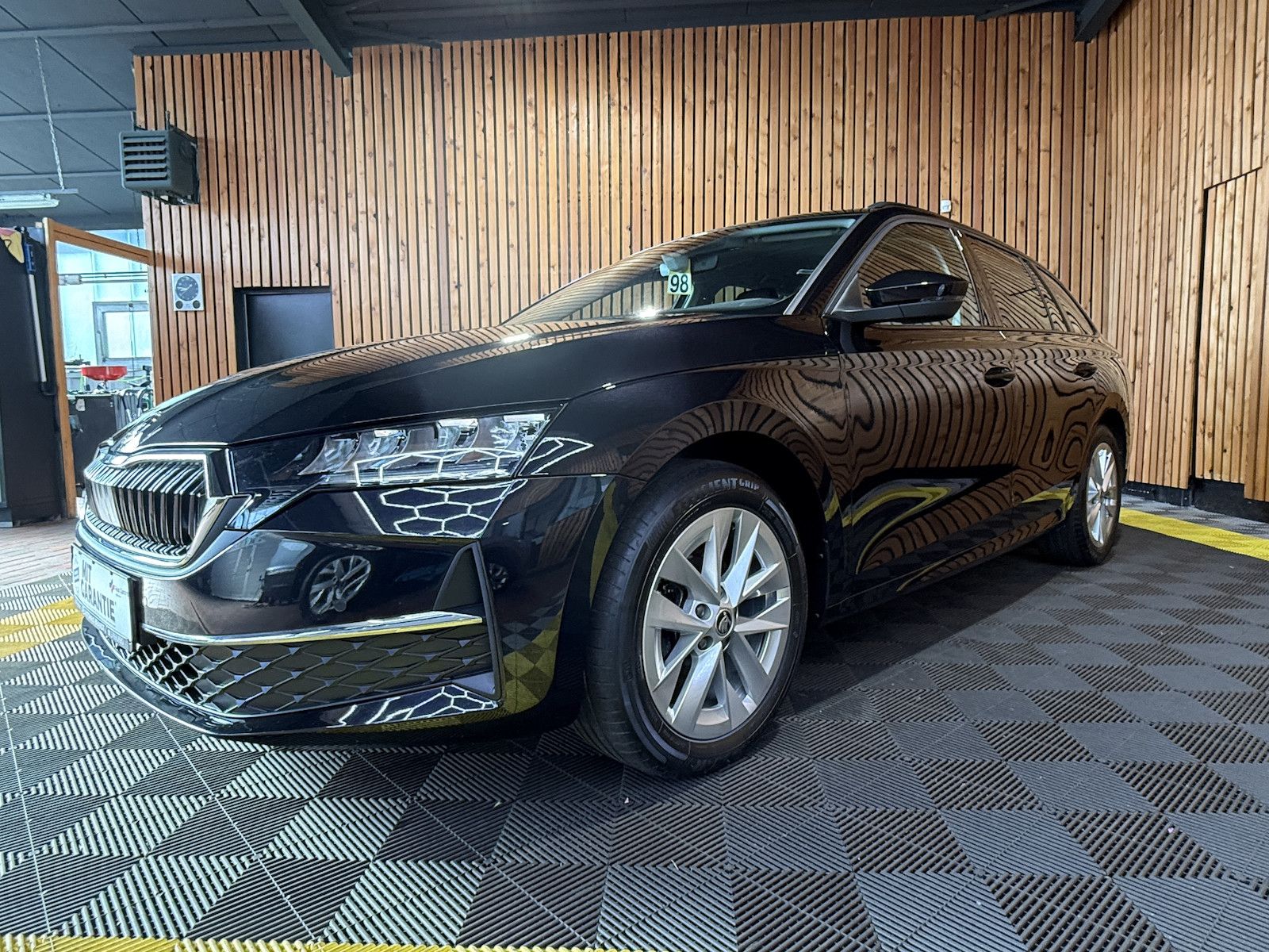 SKODA Octavia Combi Selec. 2,0 TDI DSG *Navi*LED*Keyl.
