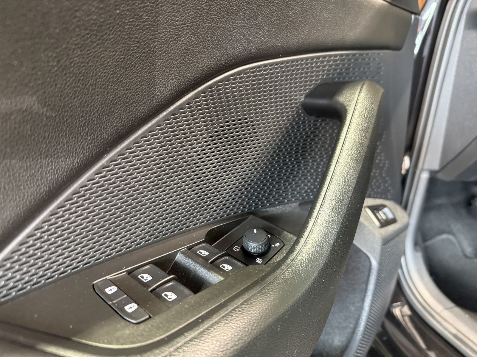 Fahrzeugabbildung SKODA Octavia Combi Selec. 2,0 TDI DSG *Navi*LED*Keyl.