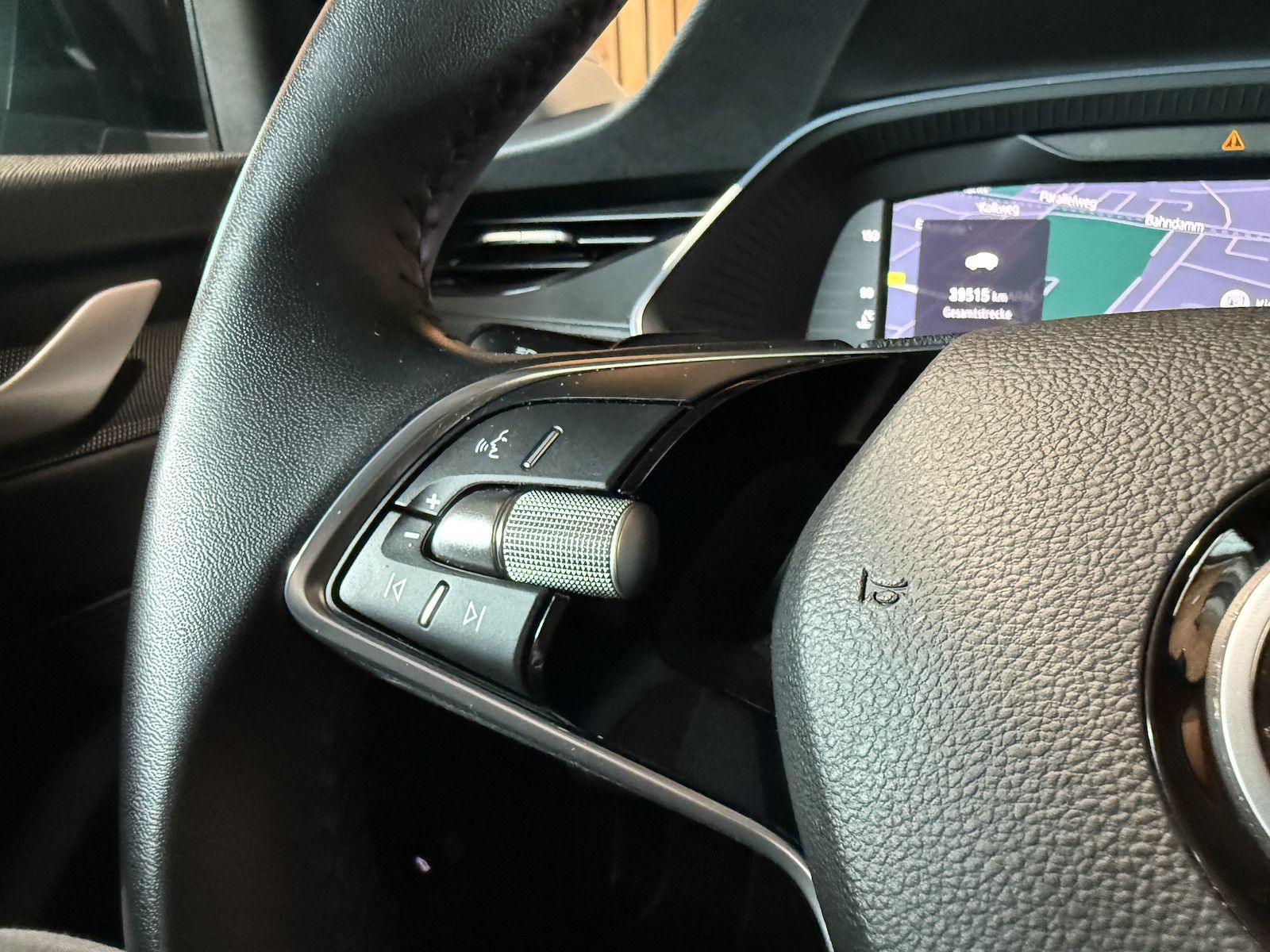 Fahrzeugabbildung SKODA Octavia Combi Selec. 2,0 TDI DSG *Navi*LED*Keyl.