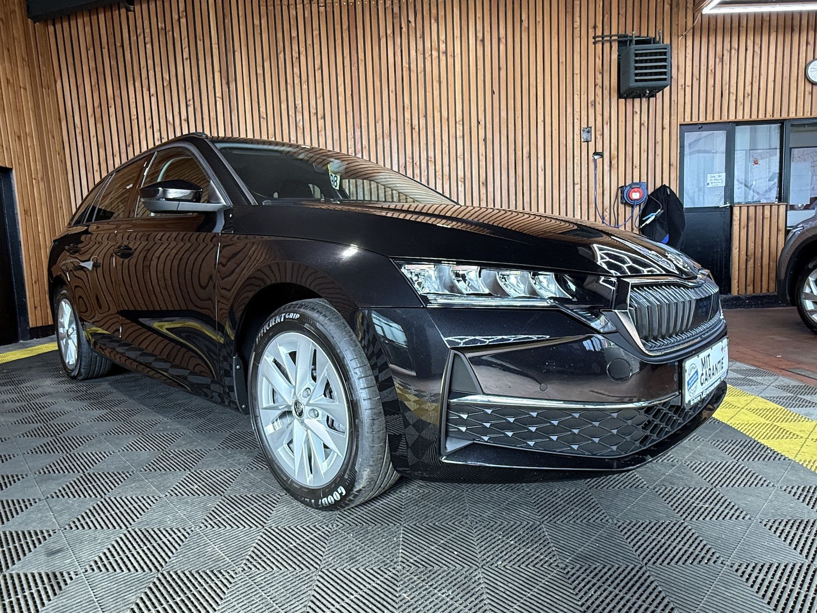 Fahrzeugabbildung SKODA Octavia Combi Selec. 2,0 TDI DSG *Navi*LED*Keyl.