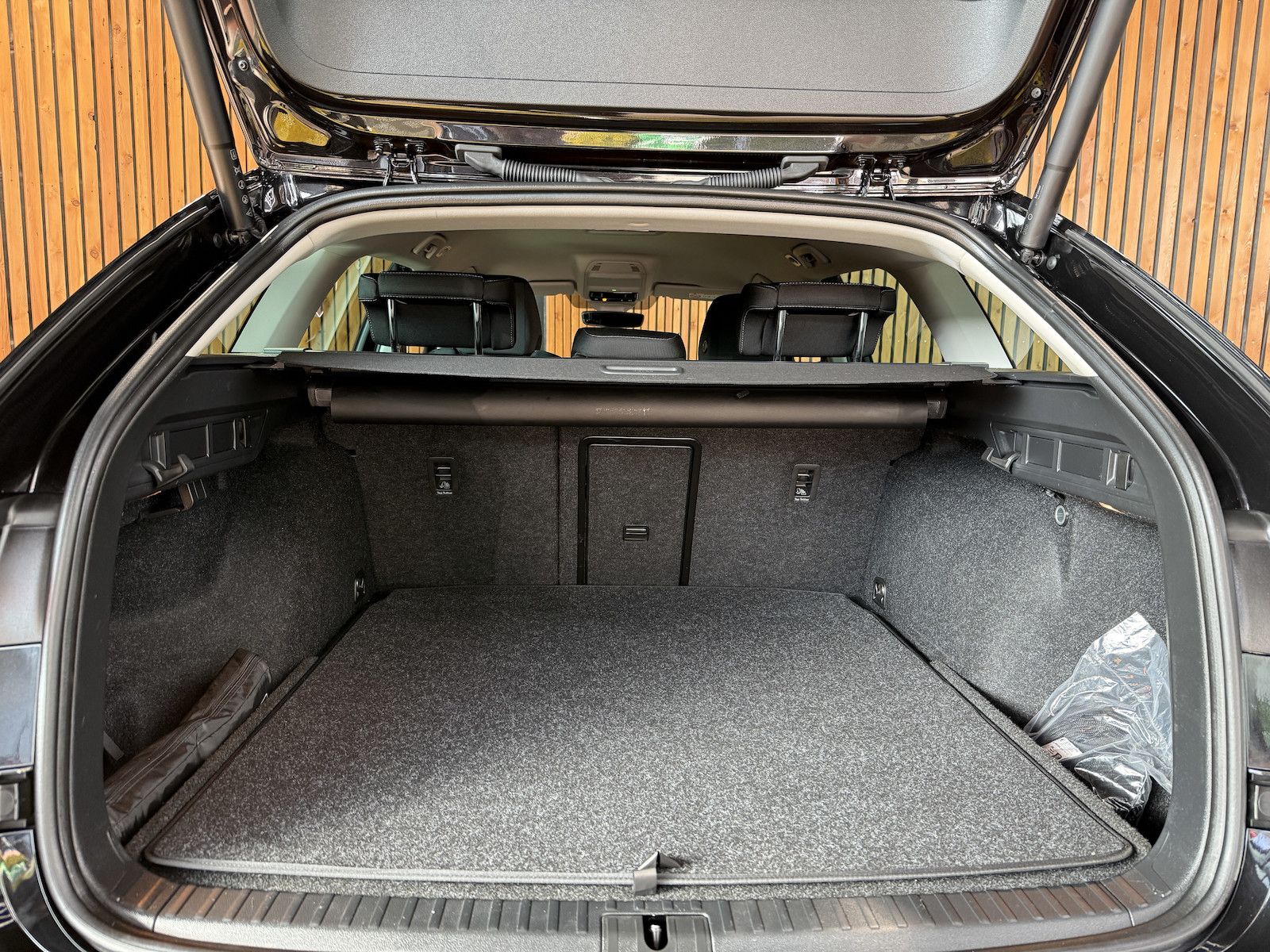 Fahrzeugabbildung SKODA Octavia Combi Selec. 2,0 TDI DSG *Navi*LED*Keyl.