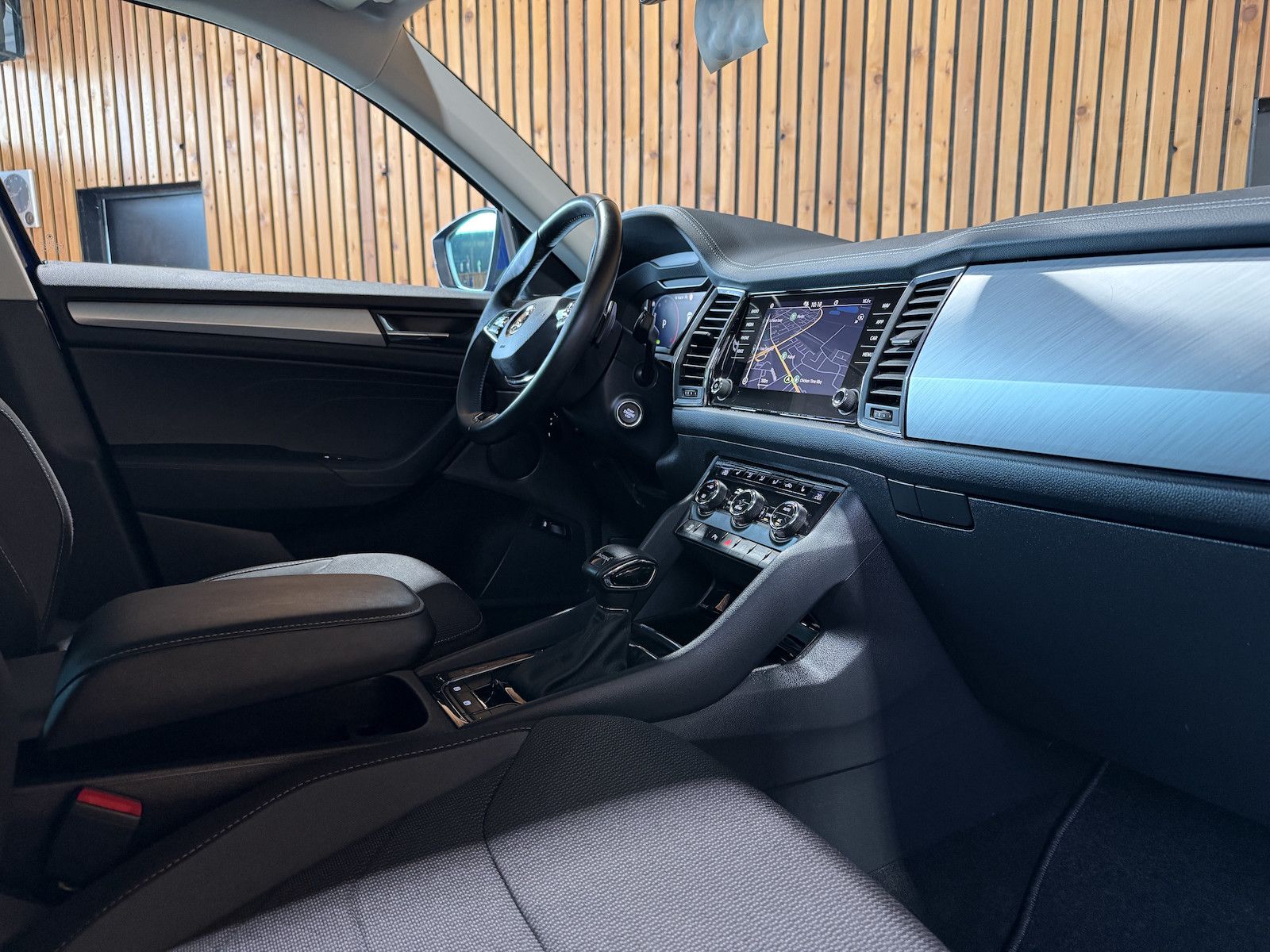 Fahrzeugabbildung SKODA Kodiaq 2,0 TDI DSG *Navi*LED*AHK*Virtual*ACC*