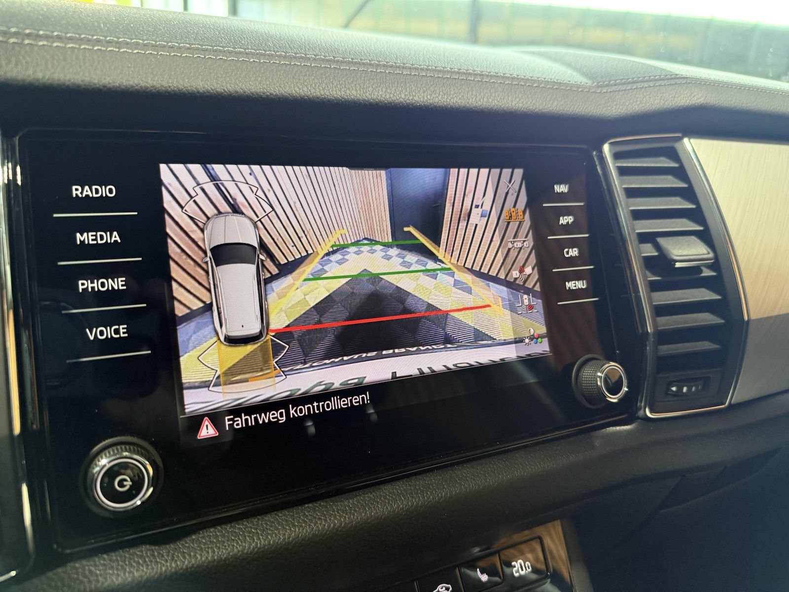 Fahrzeugabbildung SKODA Kodiaq 2,0 TDI DSG *Navi*LED*AHK*Virtual*ACC*