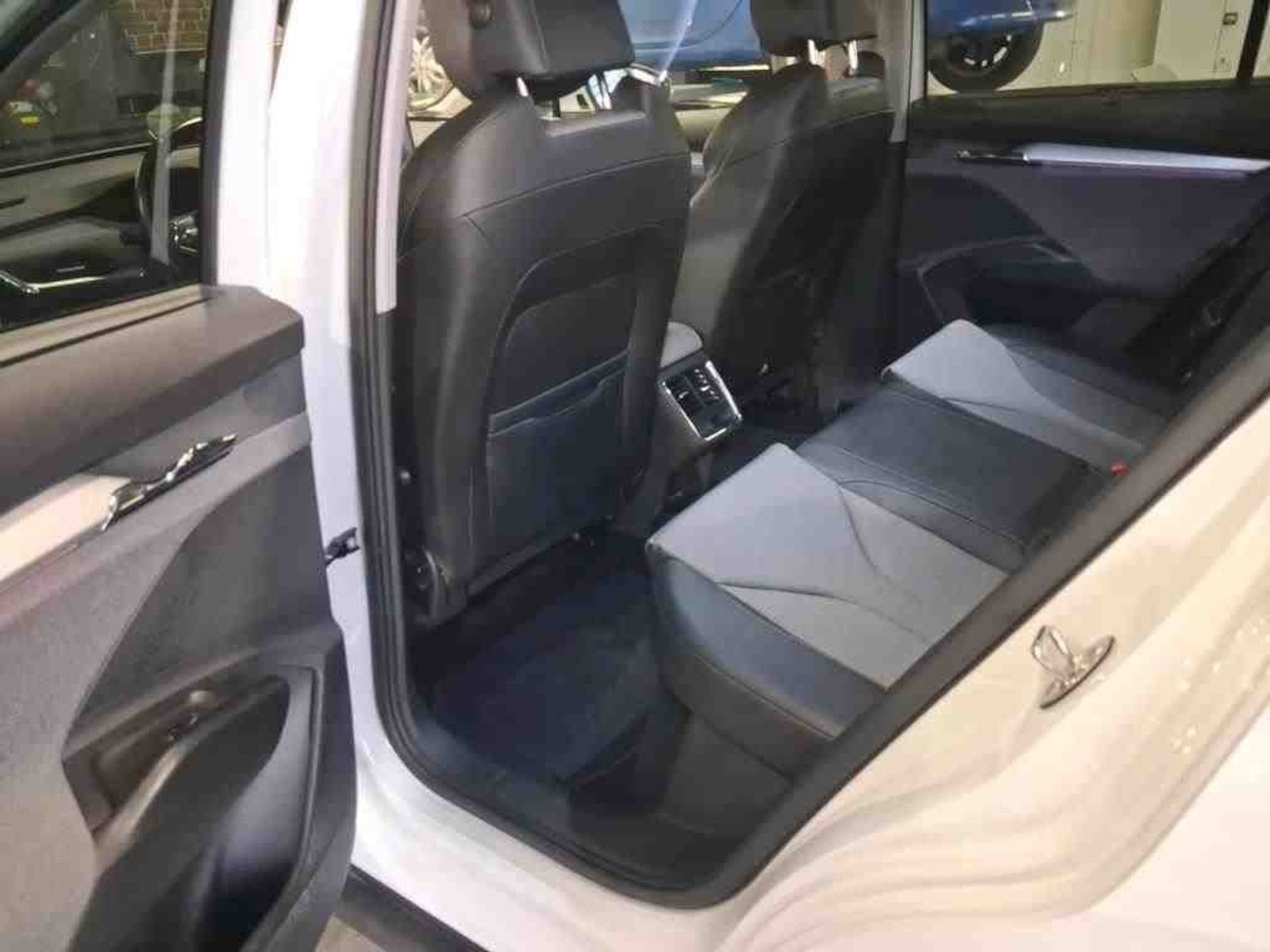 Fahrzeugabbildung SKODA Enyaq 50 Loft *Navi*ACC*Kam**Keyless*Ambiente