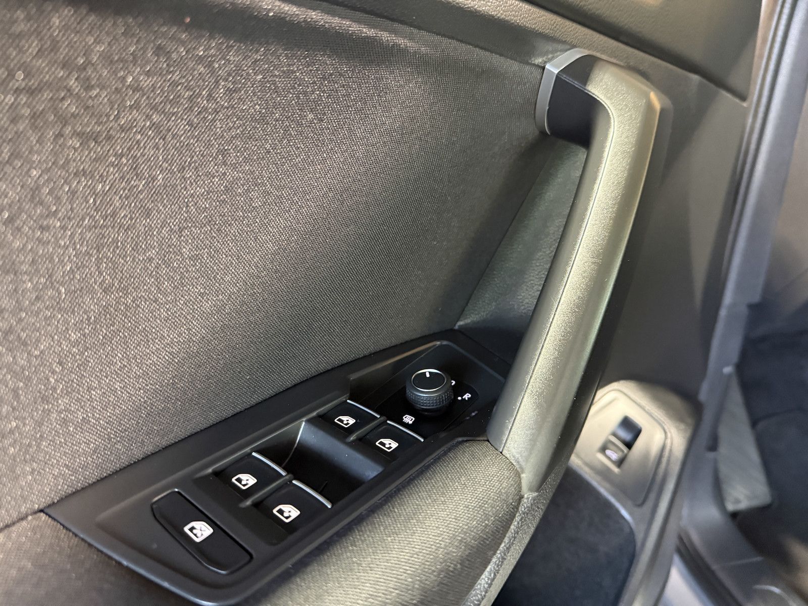 Fahrzeugabbildung Volkswagen Tiguan Allspace 1,5TSI DSG 7-Sitzer*Navi*LED*AHK