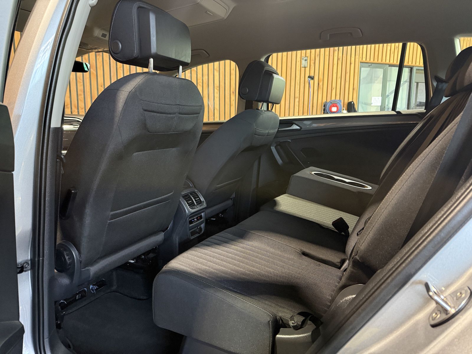 Fahrzeugabbildung Volkswagen Tiguan Allspace 1,5TSI DSG 7-Sitzer*Navi*LED*AHK