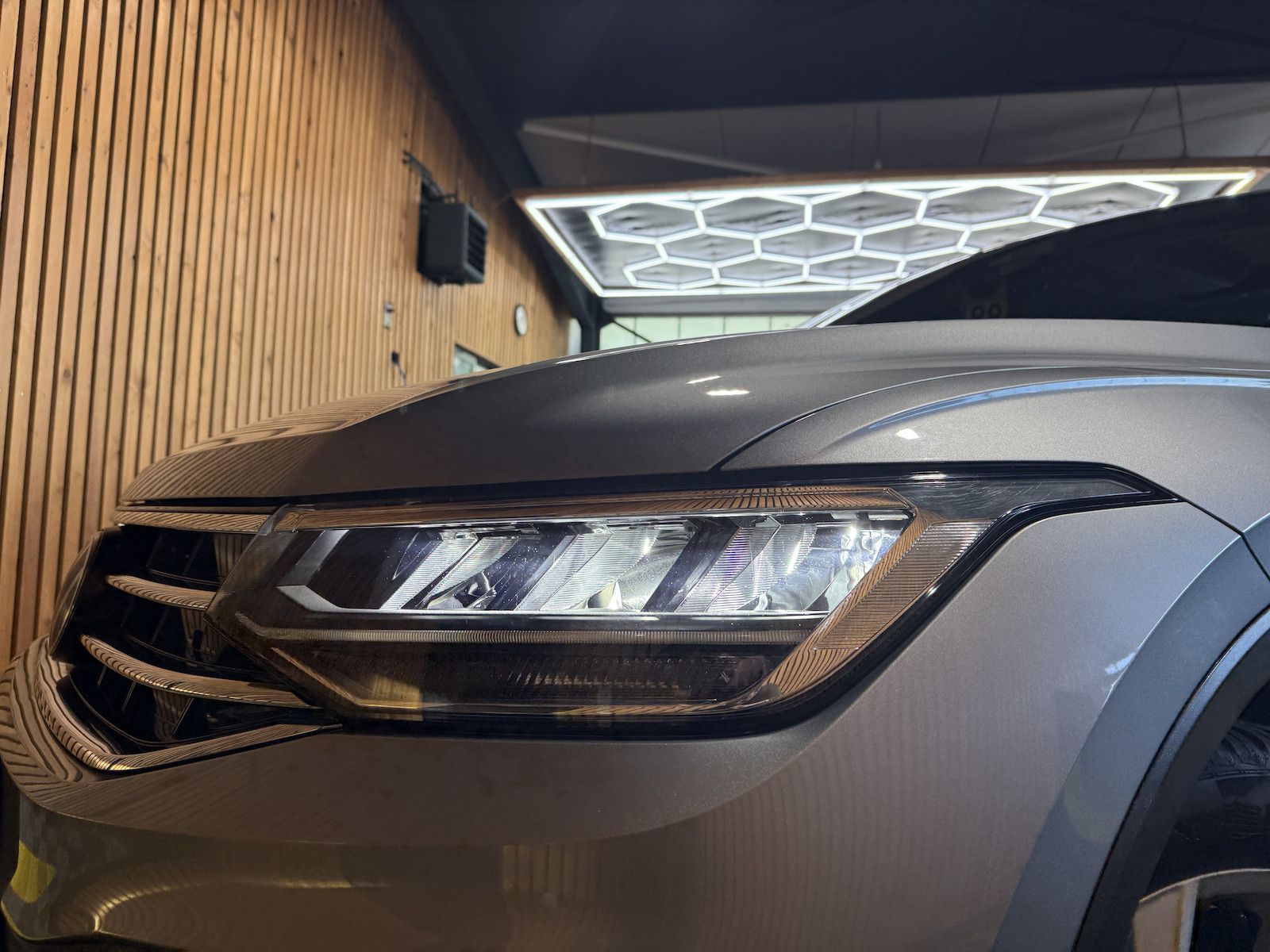 Fahrzeugabbildung Volkswagen Tiguan Allspace 1,5TSI DSG 7-Sitzer*Navi*LED*AHK