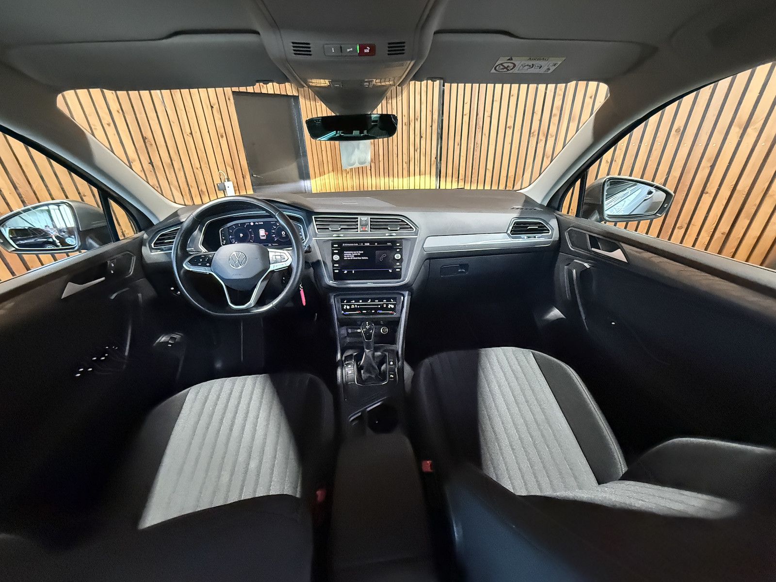 Fahrzeugabbildung Volkswagen Tiguan Allspace 1,5TSI DSG 7-Sitzer*Navi*LED*AHK