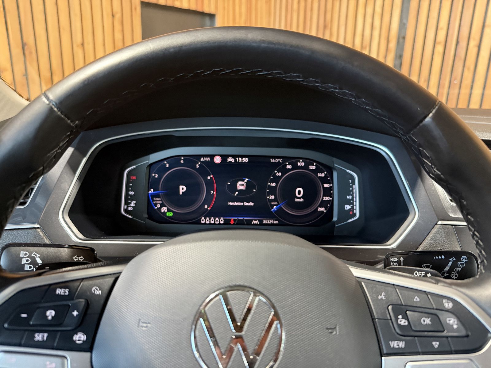 Fahrzeugabbildung Volkswagen Tiguan Allspace 1,5TSI DSG 7-Sitzer*Navi*LED*AHK