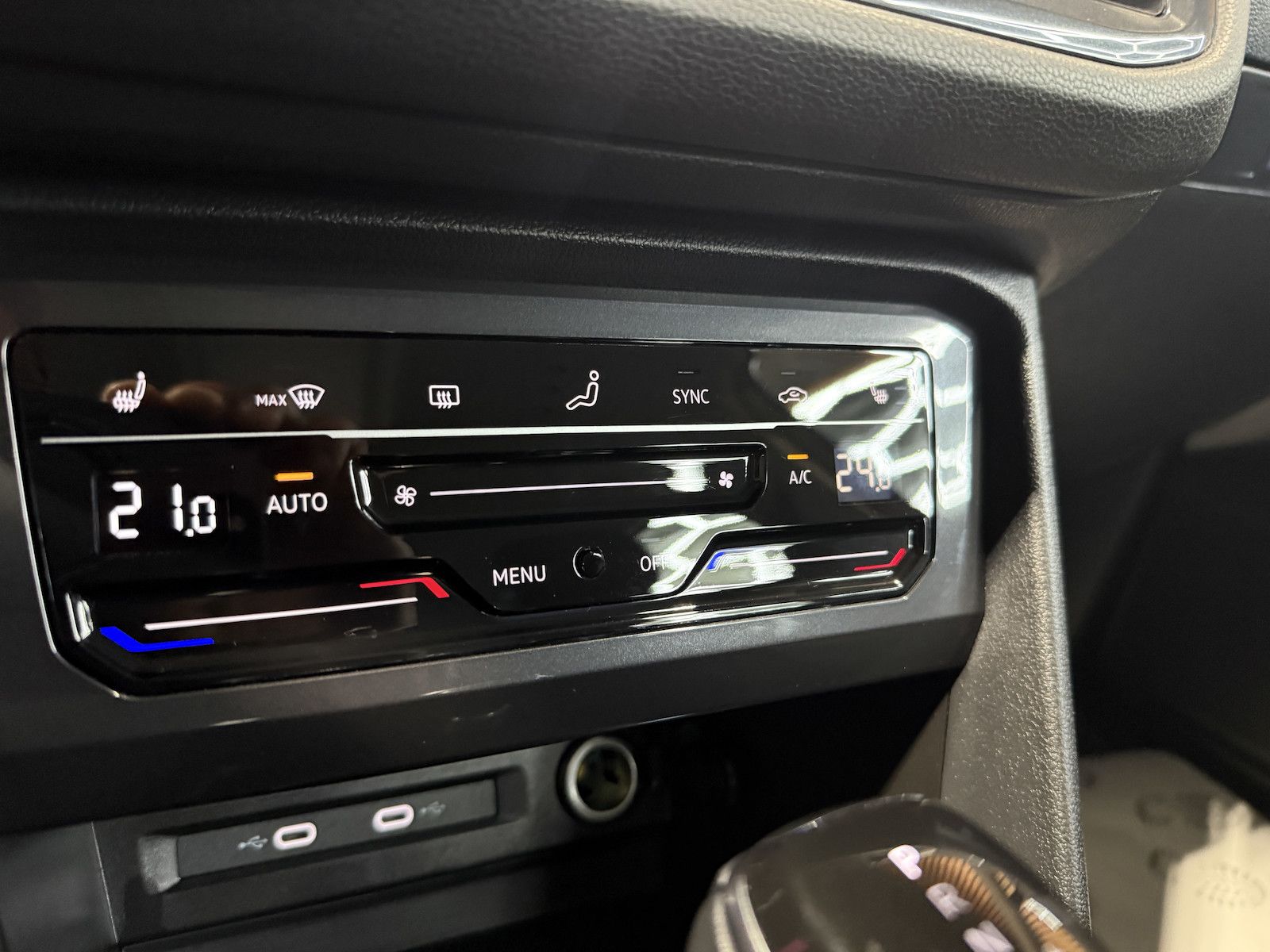 Fahrzeugabbildung Volkswagen Tiguan Allspace 1,5TSI DSG 7-Sitzer*Navi*LED*AHK