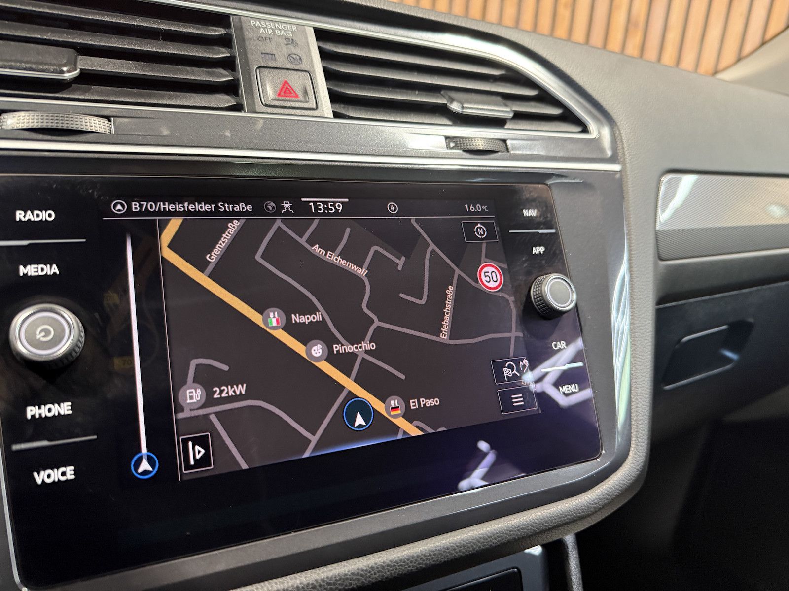 Fahrzeugabbildung Volkswagen Tiguan Allspace 1,5TSI DSG 7-Sitzer*Navi*LED*AHK