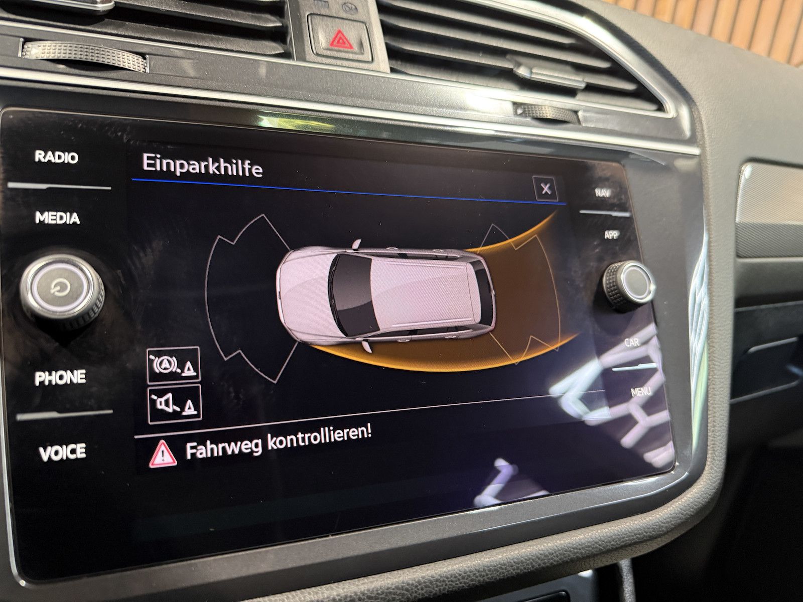 Fahrzeugabbildung Volkswagen Tiguan Allspace 1,5TSI DSG 7-Sitzer*Navi*LED*AHK