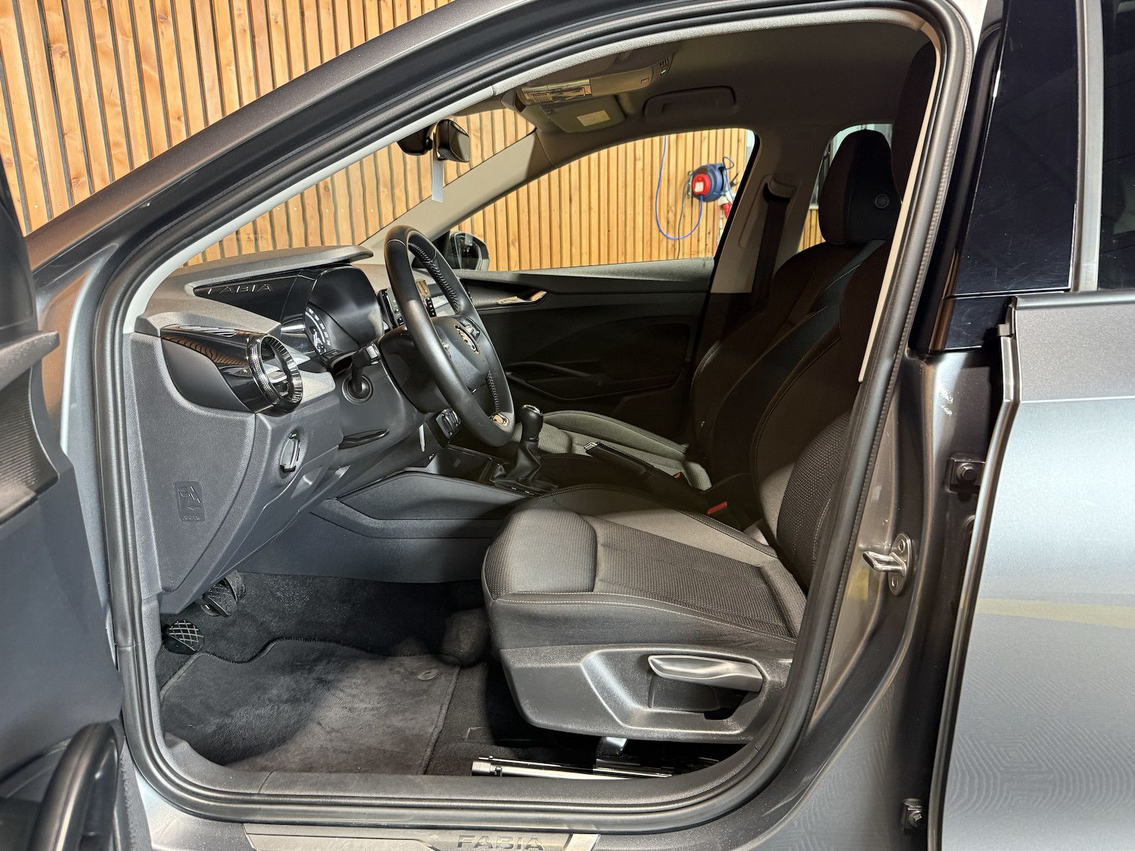 Fahrzeugabbildung SKODA Fabia 1,0 TSI Tour *Navi*LED*Tempo*Kamera*Alu*