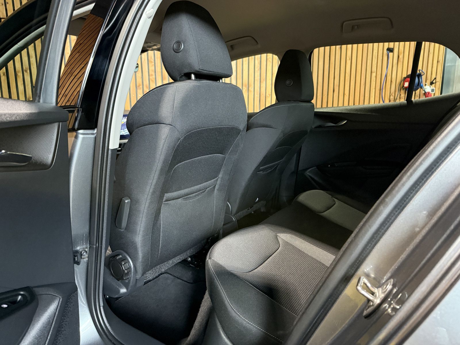 Fahrzeugabbildung SKODA Fabia 1,0 TSI Tour *Navi*LED*Tempo*Kamera*Alu*