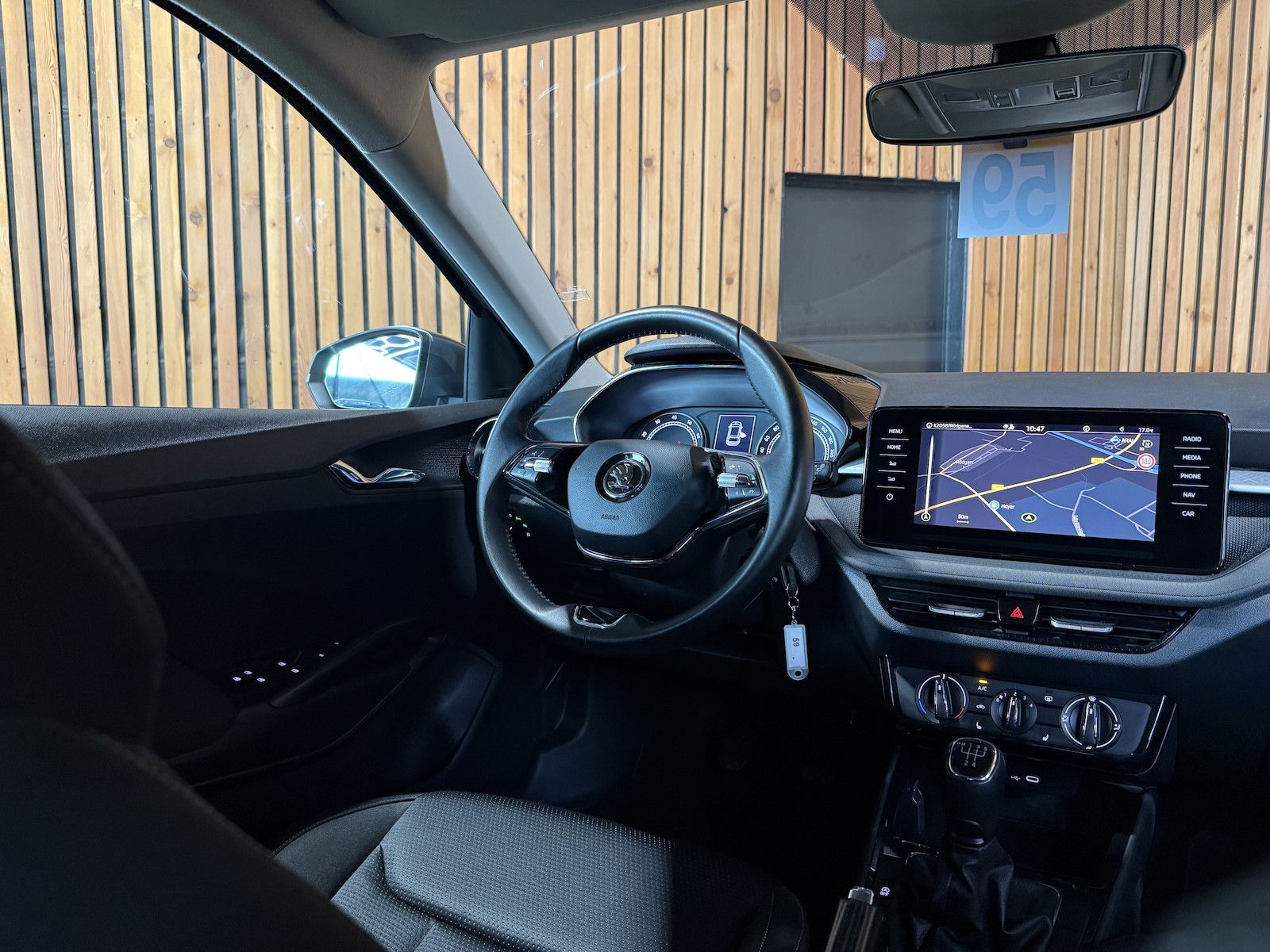 Fahrzeugabbildung SKODA Fabia 1,0 TSI Tour *Navi*LED*Tempo*Kamera*Alu*