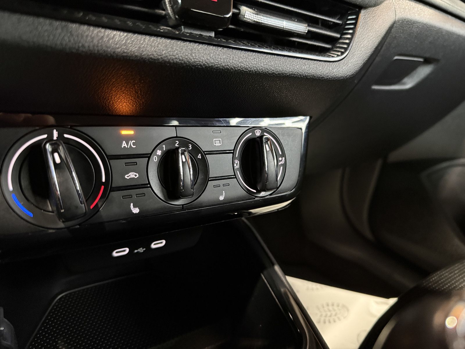 Fahrzeugabbildung SKODA Fabia 1,0 TSI Tour *Navi*LED*Tempo*Kamera*Alu*