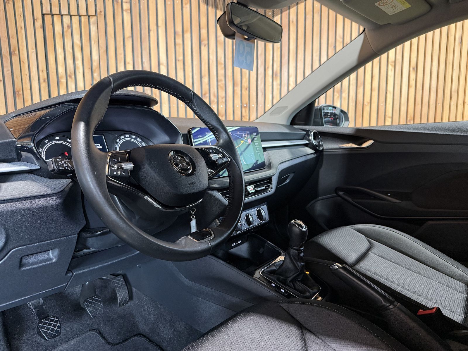 Fahrzeugabbildung SKODA Fabia 1,0 TSI Tour *Navi*LED*Tempo*Kamera*Alu*