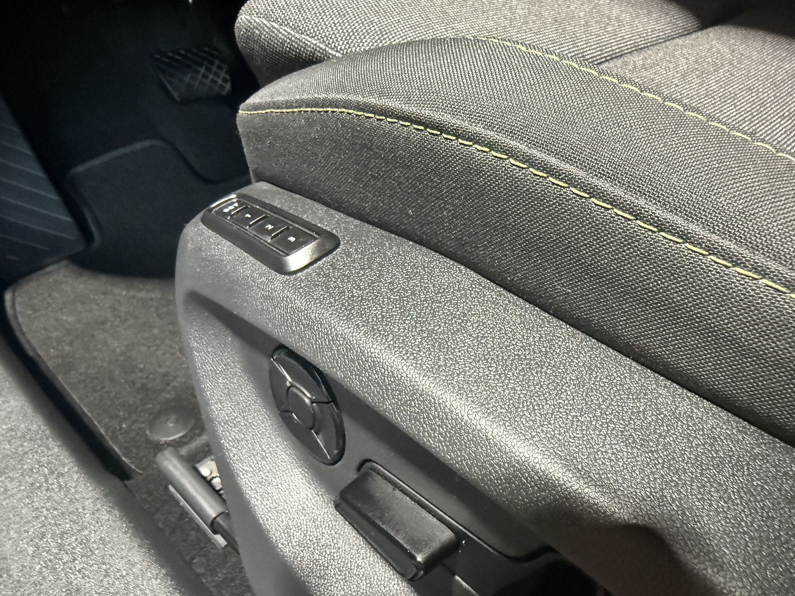 Fahrzeugabbildung SKODA Kodiaq iV 1,5 eHybrid *Navi*AHK*Matrix*Kam*Kessy