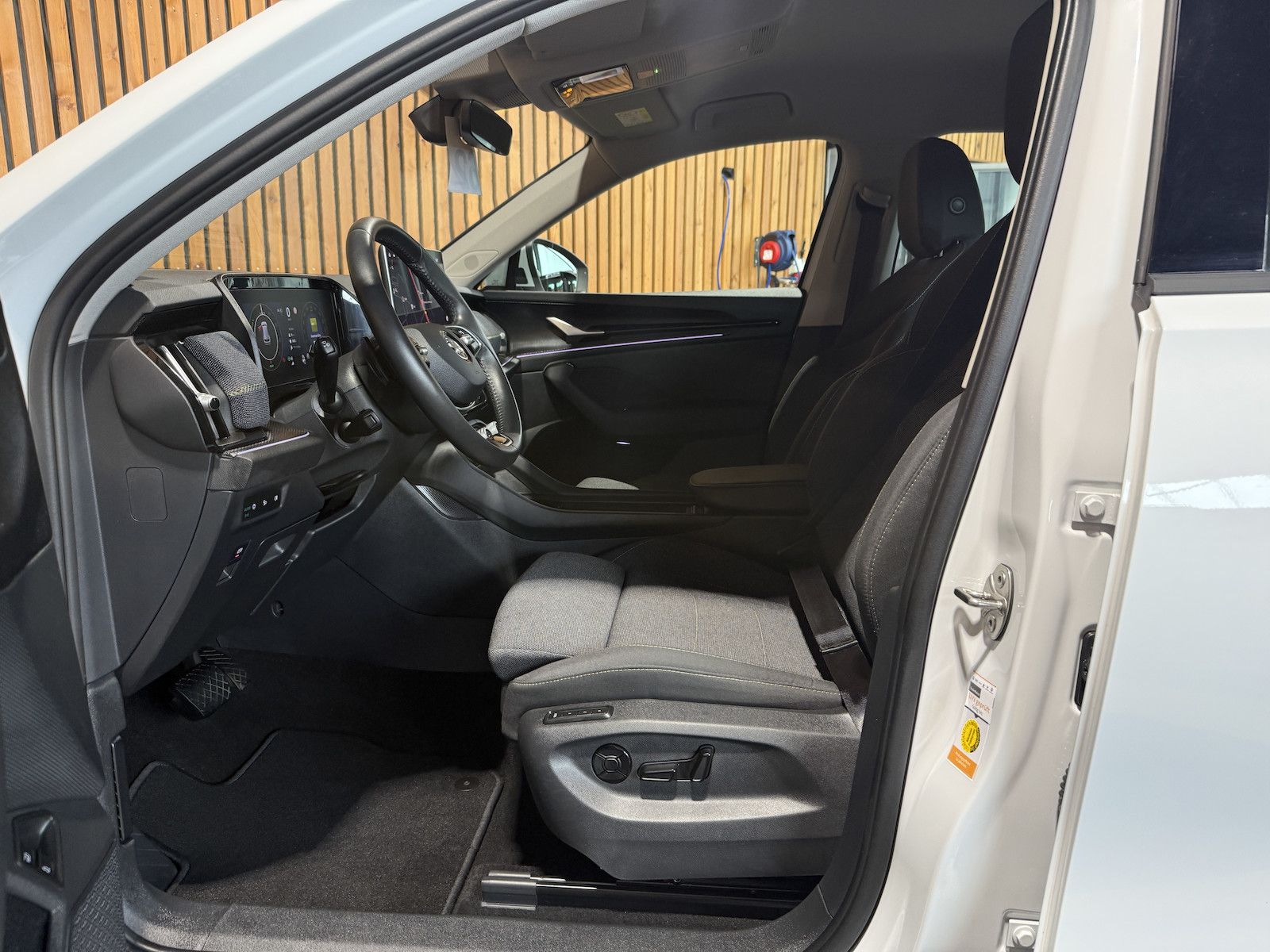 Fahrzeugabbildung SKODA Kodiaq iV 1,5 eHybrid *Navi*AHK*Matrix*Kam*Kessy