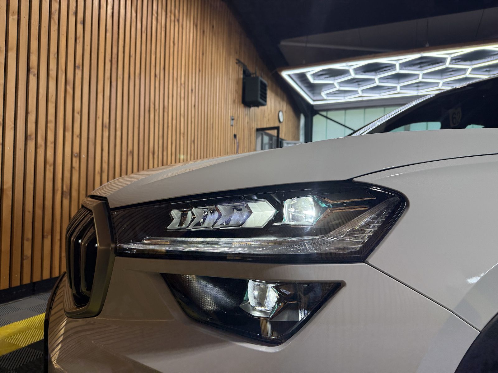 Fahrzeugabbildung SKODA Kodiaq iV 1,5 eHybrid *Navi*AHK*Matrix*Kam*Kessy