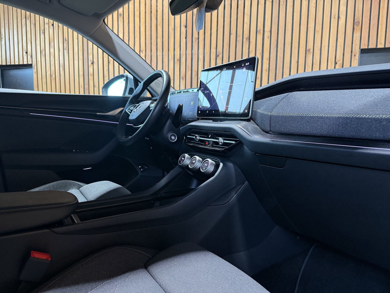 Fahrzeugabbildung SKODA Kodiaq iV 1,5 eHybrid *Navi*AHK*Matrix*Kam*Kessy