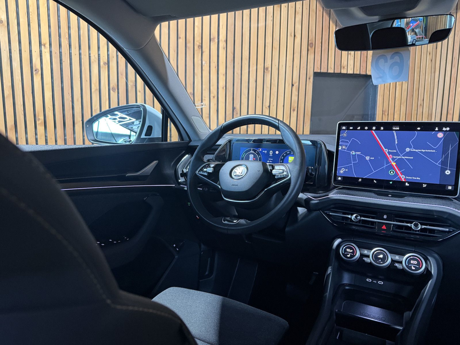 Fahrzeugabbildung SKODA Kodiaq iV 1,5 eHybrid *Navi*AHK*Matrix*Kam*Kessy