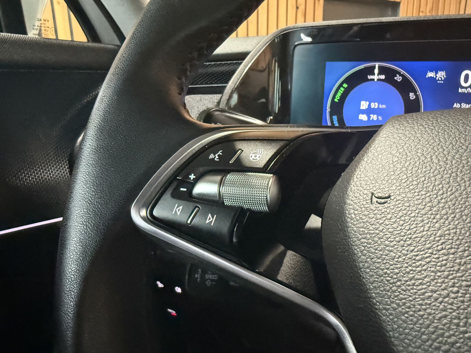 Fahrzeugabbildung SKODA Kodiaq iV 1,5 eHybrid *Navi*AHK*Matrix*Kam*Kessy