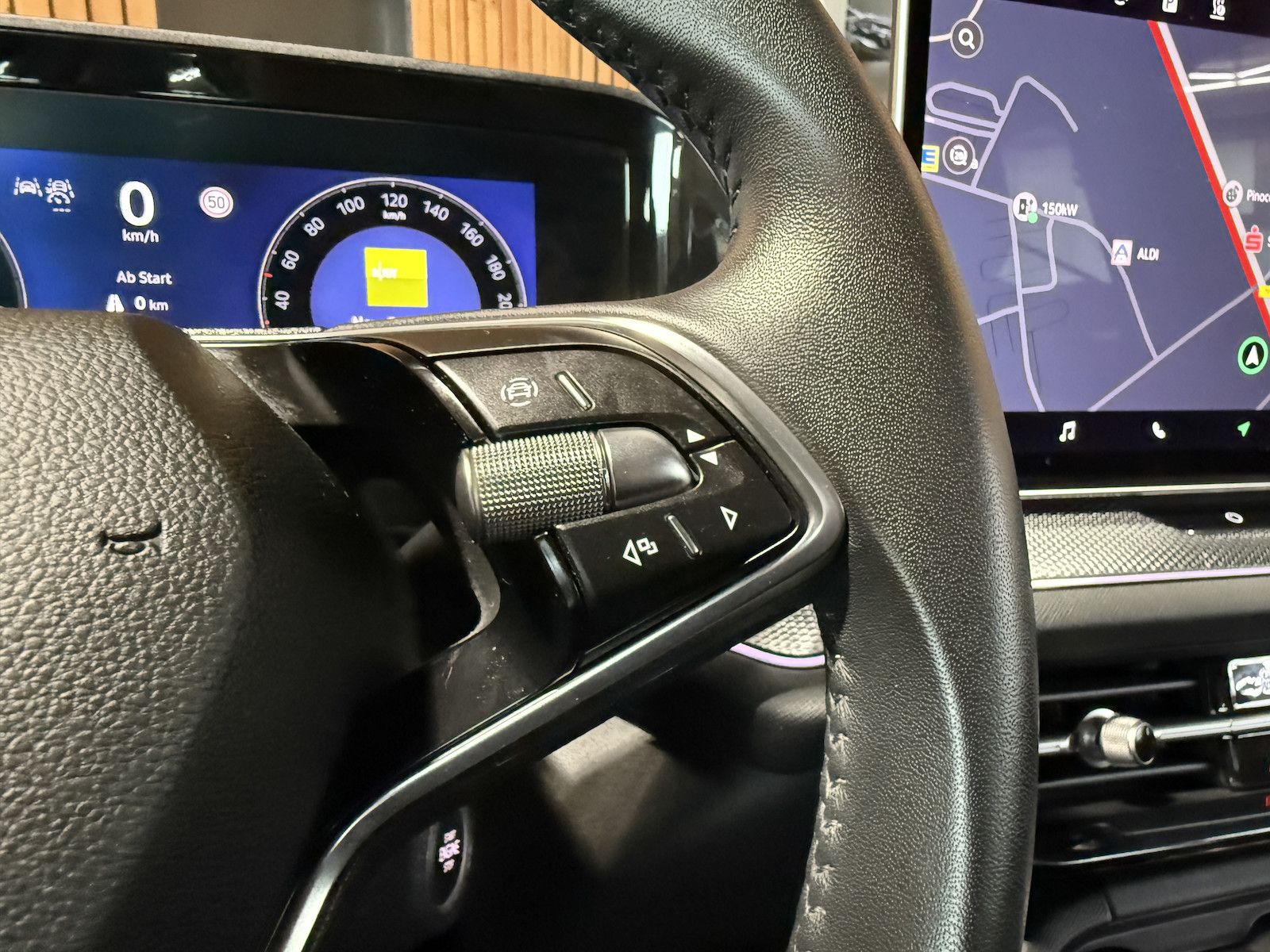 Fahrzeugabbildung SKODA Kodiaq iV 1,5 eHybrid *Navi*AHK*Matrix*Kam*Kessy