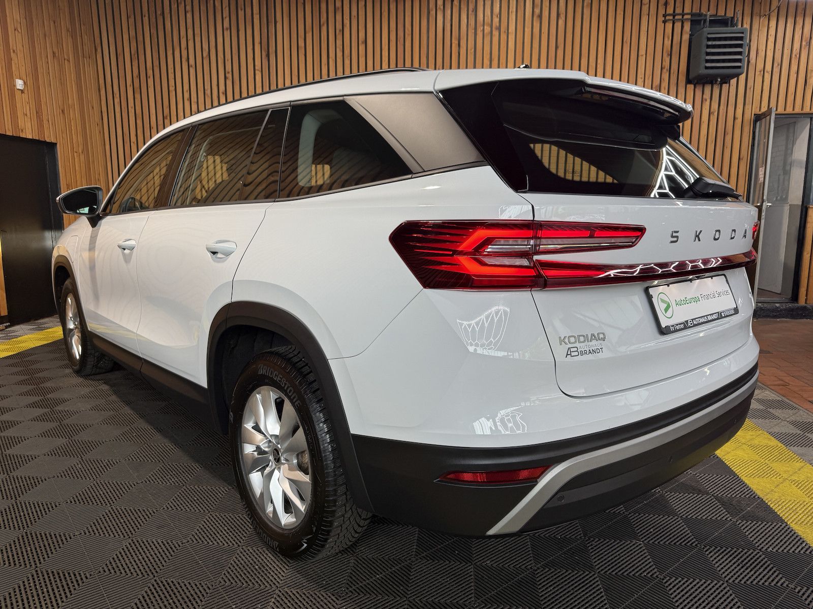 Fahrzeugabbildung SKODA Kodiaq iV 1,5 eHybrid *Navi*AHK*Matrix*Kam*Kessy