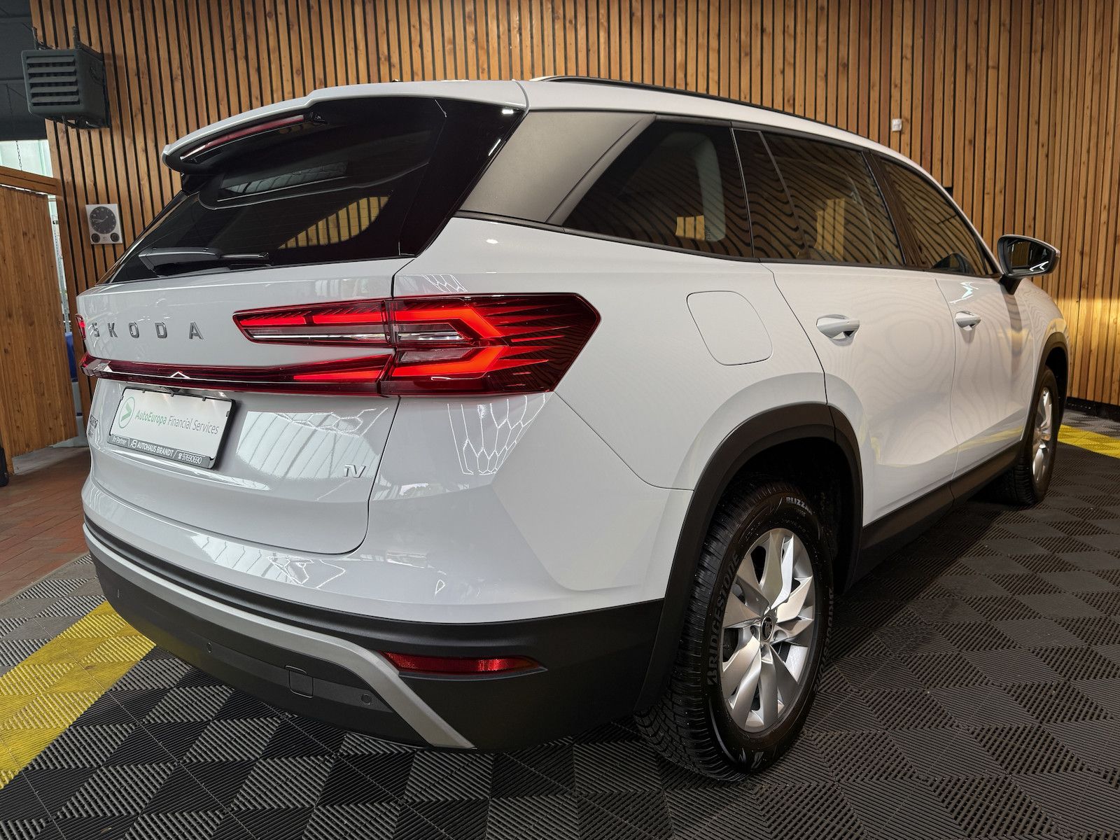 Fahrzeugabbildung SKODA Kodiaq iV 1,5 eHybrid *Navi*AHK*Matrix*Kam*Kessy
