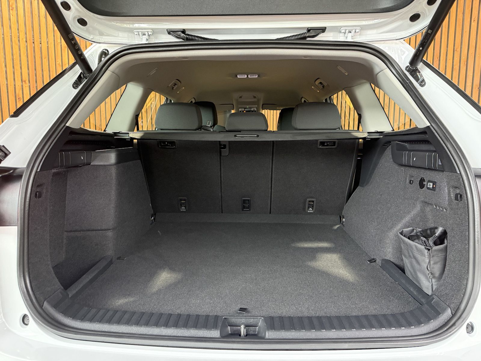 Fahrzeugabbildung SKODA Kodiaq iV 1,5 eHybrid *Navi*AHK*Matrix*Kam*Kessy