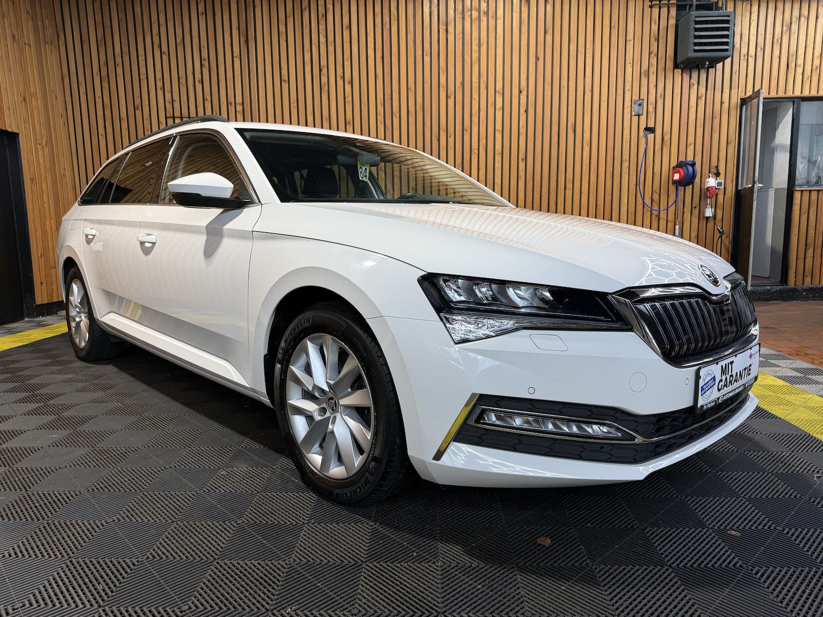 Fahrzeugabbildung SKODA Superb Combi TSI iV DSG *Navi*Virt*Kam*Kessy*DCC