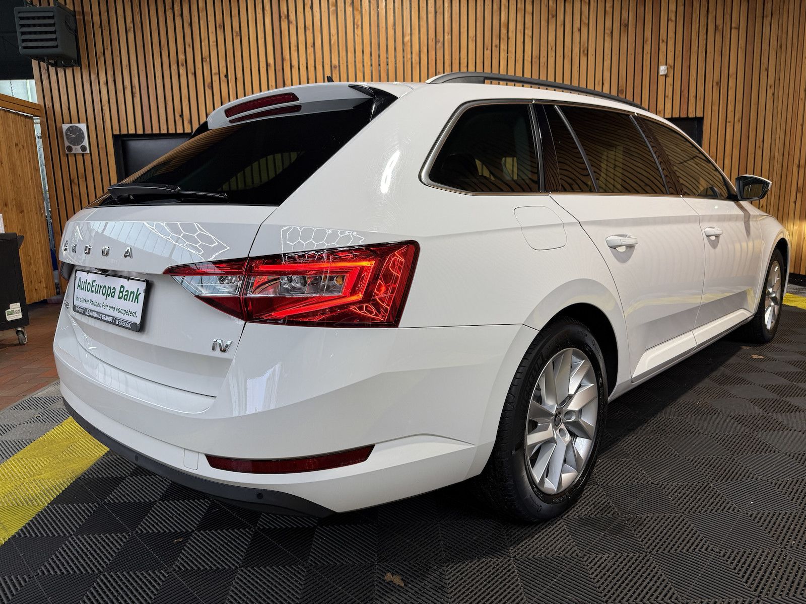Fahrzeugabbildung SKODA Superb Combi TSI iV DSG *Navi*Virt*Kam*Kessy*DCC