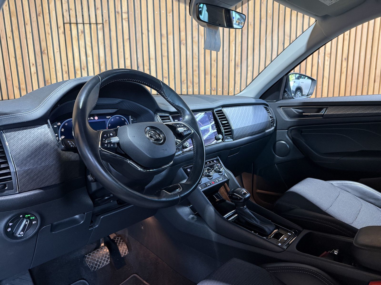 Fahrzeugabbildung SKODA Kodiaq 2,0 TDI DSG *Navi*Matrix*Virtual*Kam*AHK*