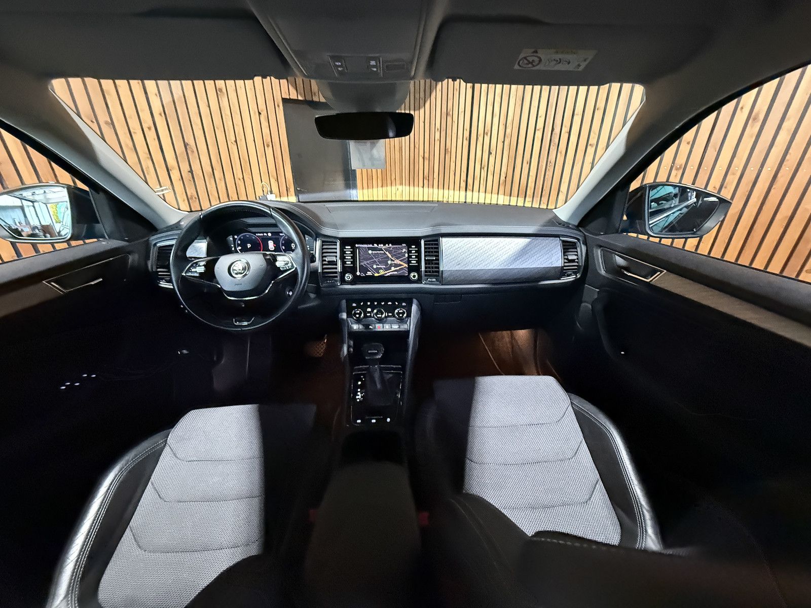 Fahrzeugabbildung SKODA Kodiaq 2,0 TDI DSG *Navi*Matrix*Virtual*Kam*AHK*