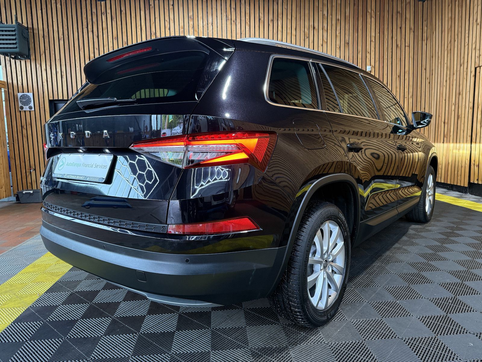 Fahrzeugabbildung SKODA Kodiaq 2,0 TDI DSG *Navi*Matrix*Virtual*Kam*AHK*