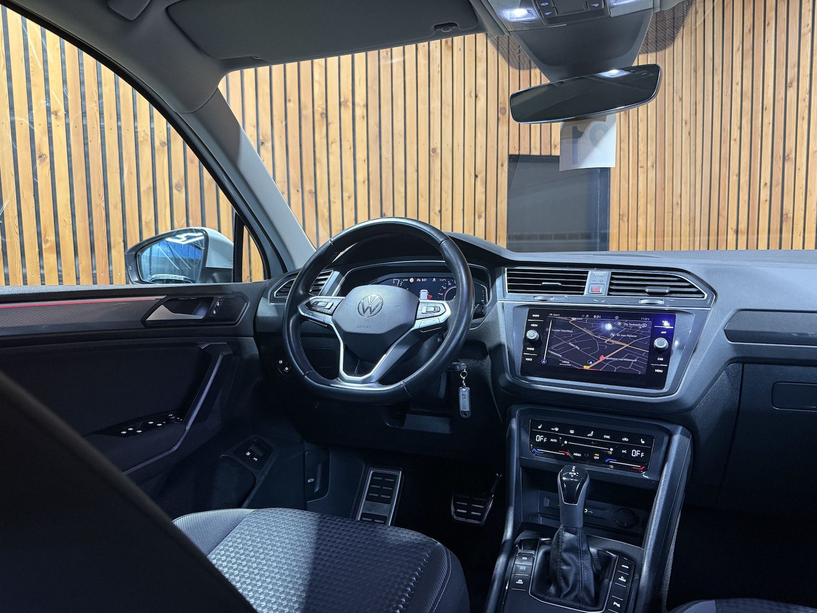 Fahrzeugabbildung Volkswagen Tiguan 1,4 eHybrid Active DSG *Navi*ACC*LED*AHK