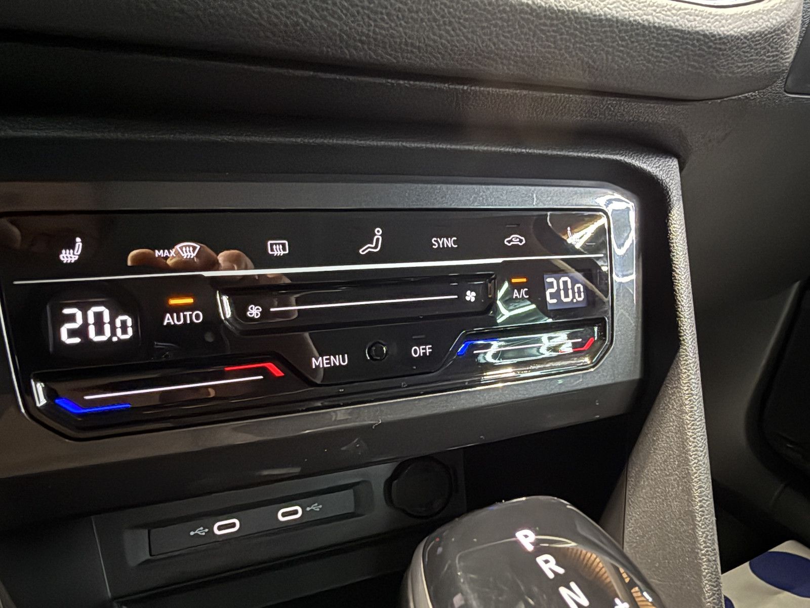 Fahrzeugabbildung Volkswagen Tiguan 2,0 TDI Active DSG *Navi*AHK*Kam*ACC*LED