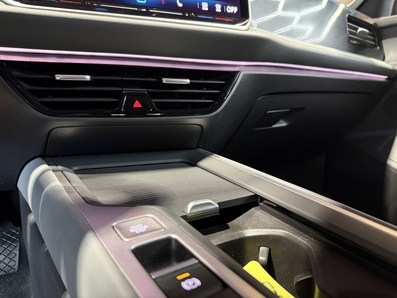 Fahrzeugabbildung Volkswagen Passat Variant 1,5 eTSI DSG *Navi*AHK*360°*LED*