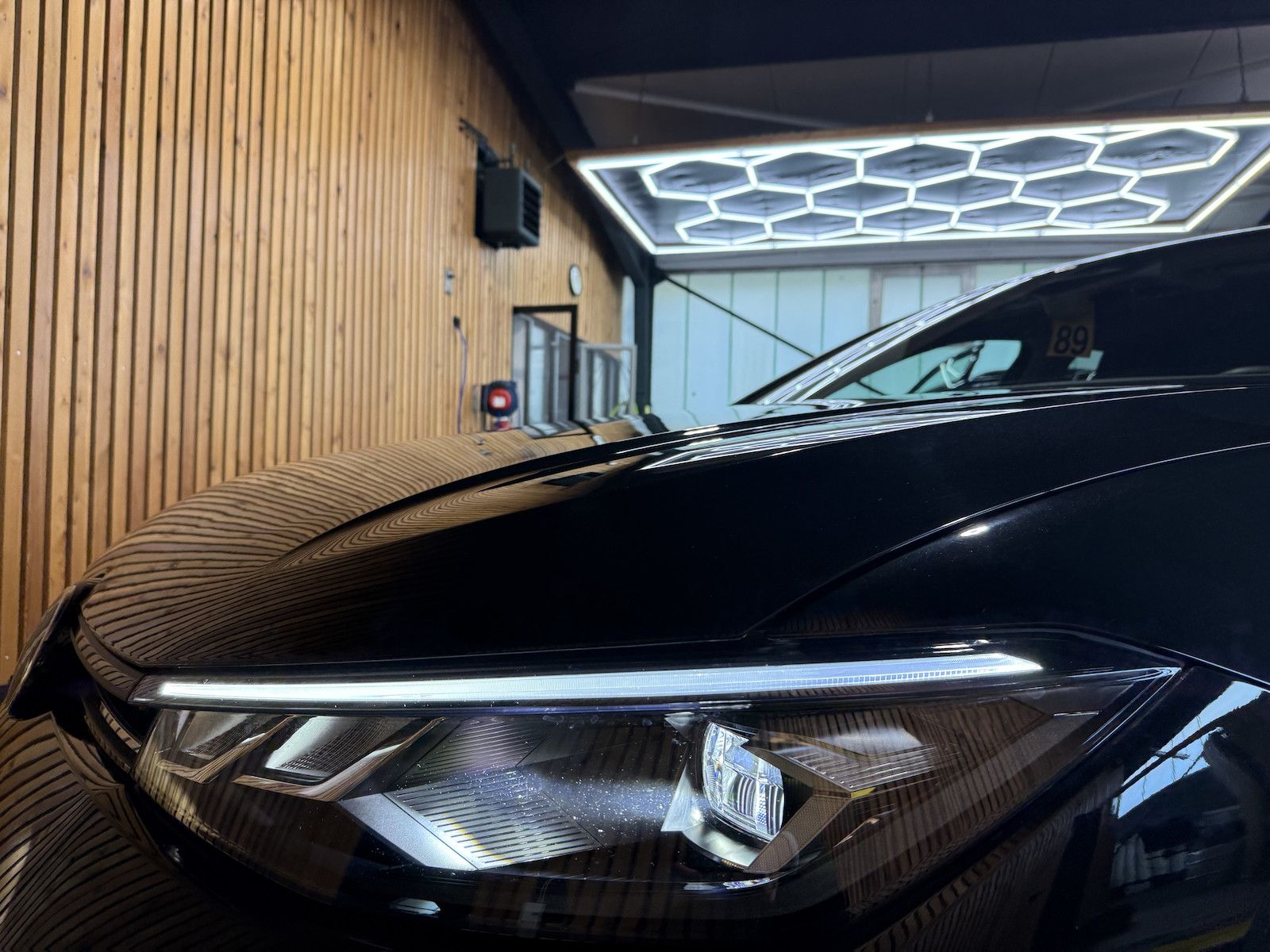 Fahrzeugabbildung Volkswagen Passat Variant 1,5 eTSI DSG *Navi*AHK*360°*LED*