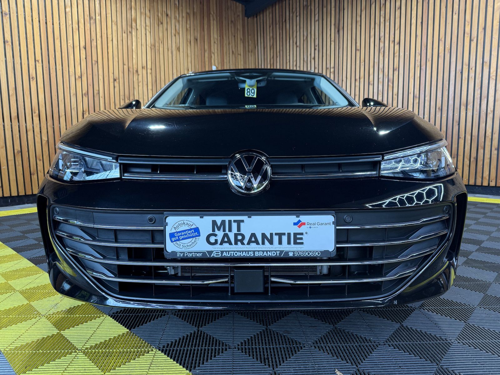 Fahrzeugabbildung Volkswagen Passat Variant 1,5 eTSI DSG *Navi*AHK*360°*LED*
