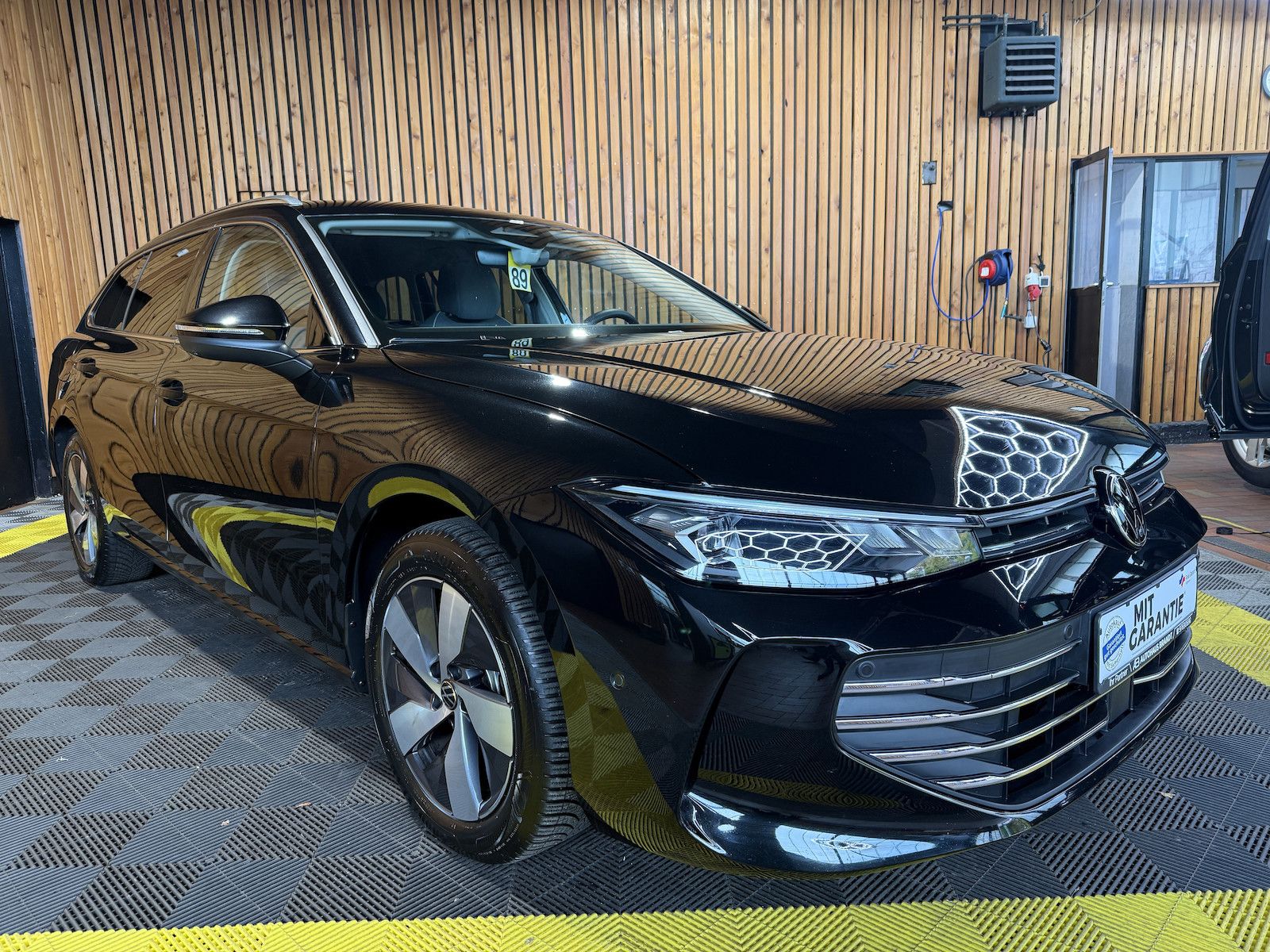Fahrzeugabbildung Volkswagen Passat Variant 1,5 eTSI DSG *Navi*AHK*360°*LED*