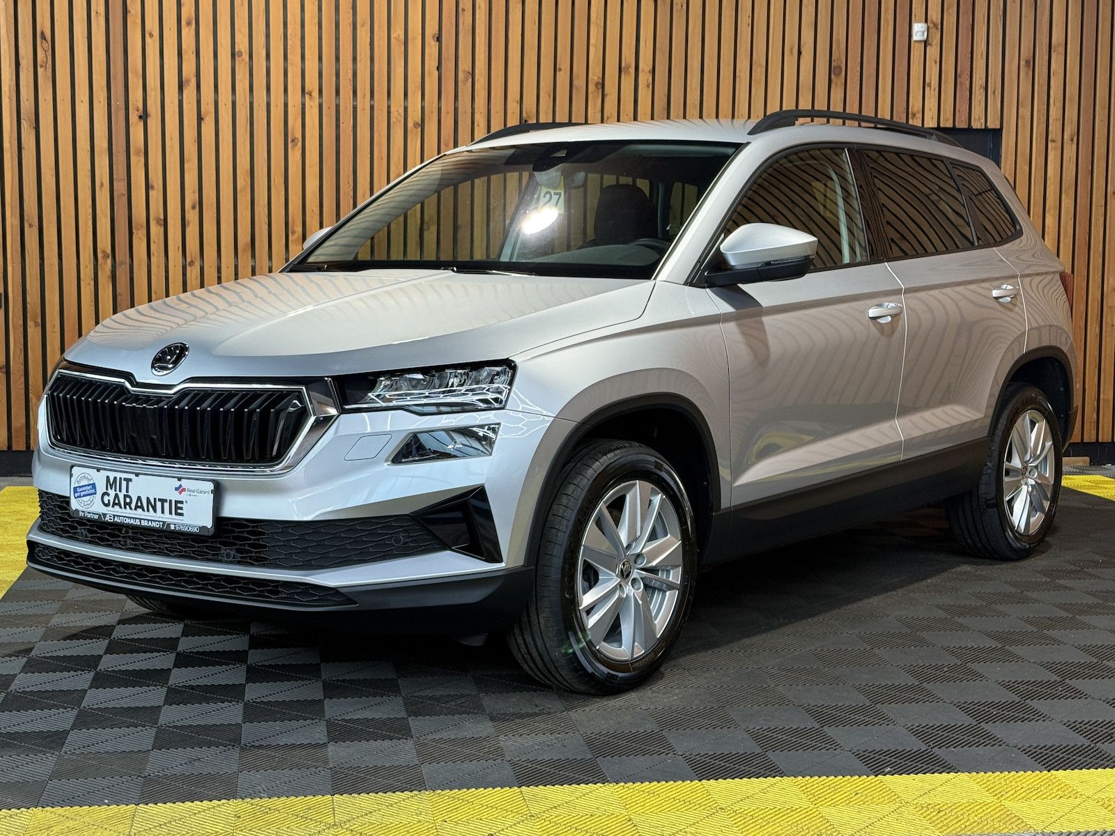 SKODA Karoq 1,5 TSI DSG Selection *Navi*LED*Kam*Kessy*