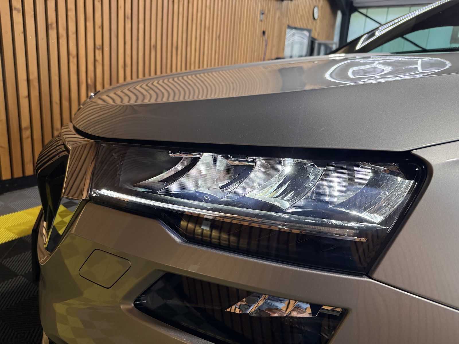 Fahrzeugabbildung SKODA Karoq 1,5 TSI DSG Selection *Navi*LED*Kam*Kessy*