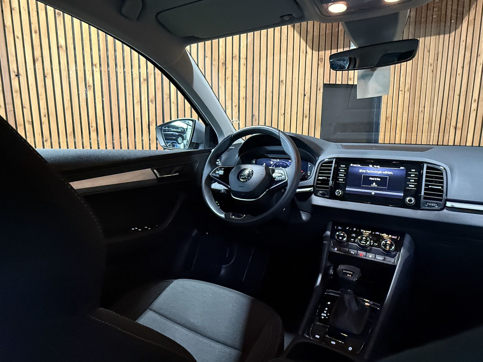 Fahrzeugabbildung SKODA Karoq 1,5 TSI DSG Selection *Navi*LED*Kam*Kessy*