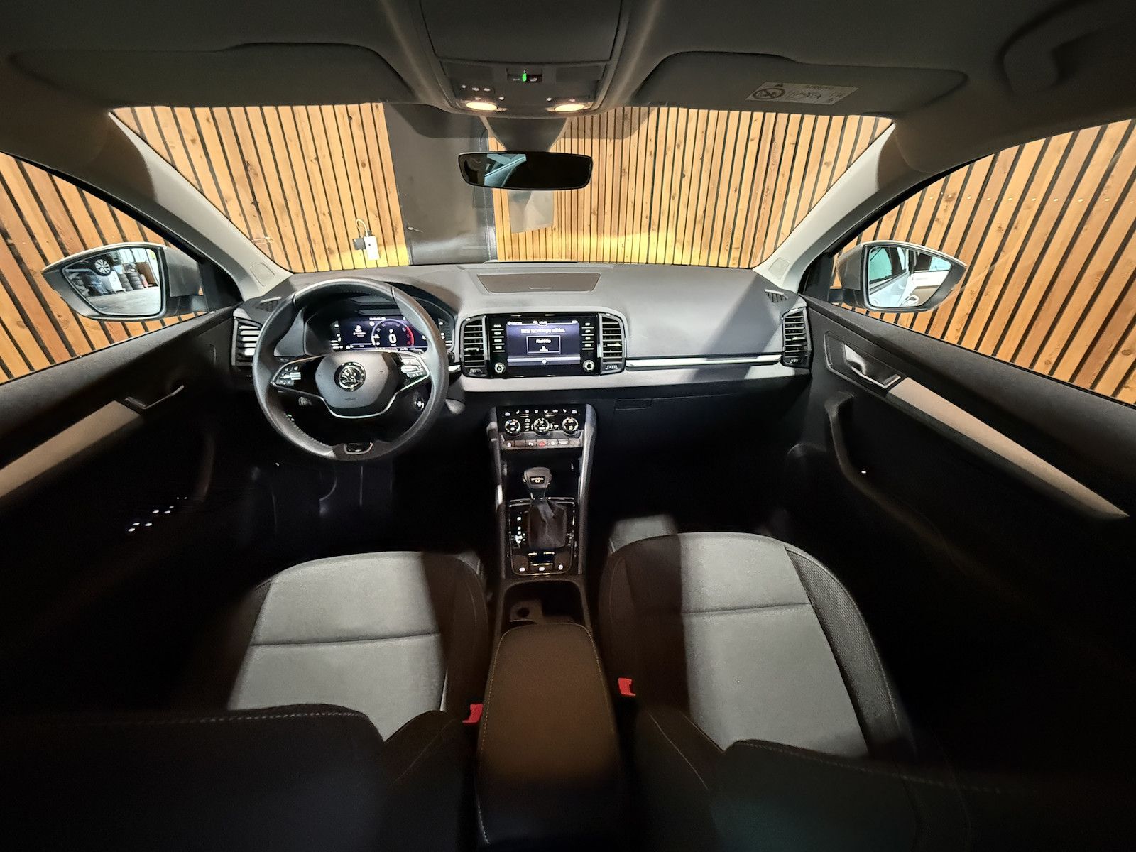 Fahrzeugabbildung SKODA Karoq 1,5 TSI DSG Selection *Navi*LED*Kam*Kessy*